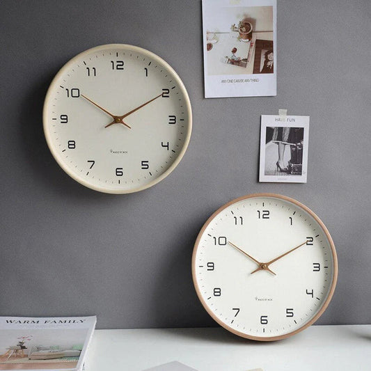 Nordische Holzwanduhr