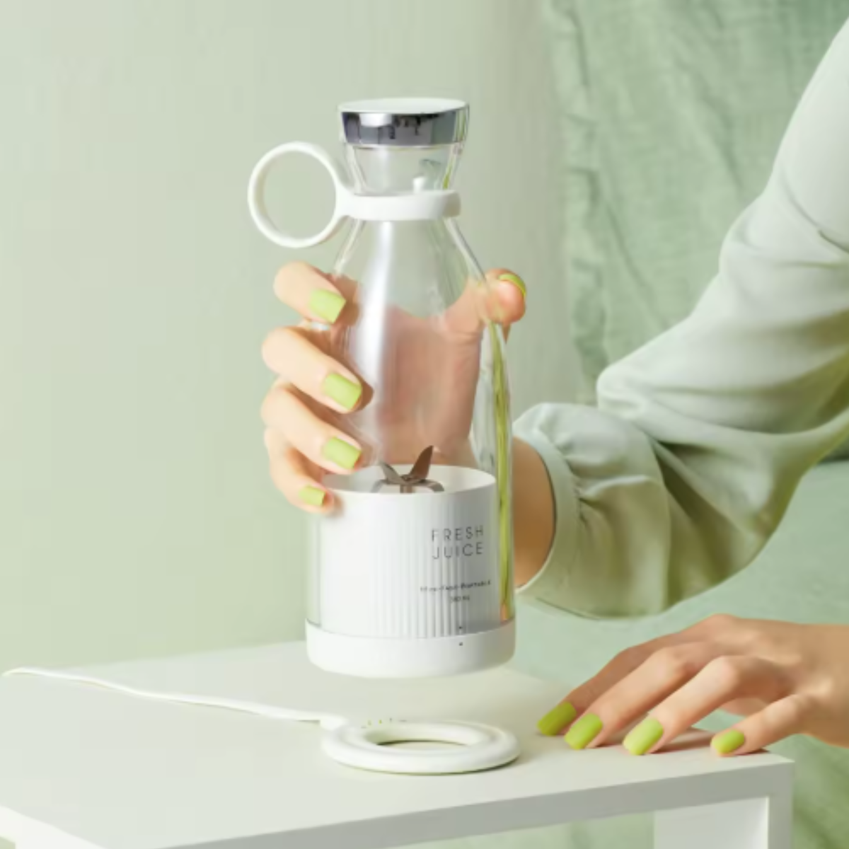Tragbarer Smoothie-Mixer mit Trinkverschluss