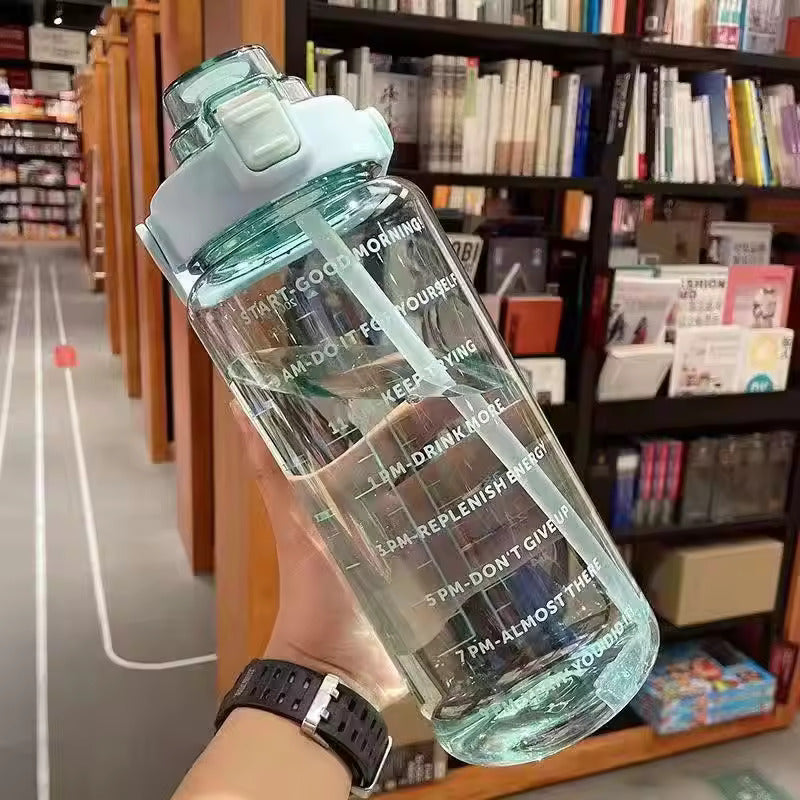 Tragbare 2-Liter-Wasserflasche mit Strohhalm und Zeitanzeige