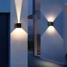 Moderne LED-Wandleuchte im Kubus-Design